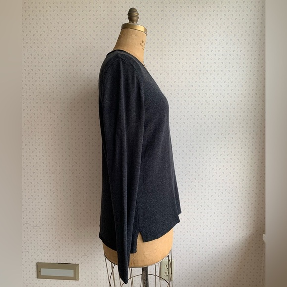 Old Navy Charcoal Gray V Neckline Sweater sz XL PW14 - Picture 2 of 6